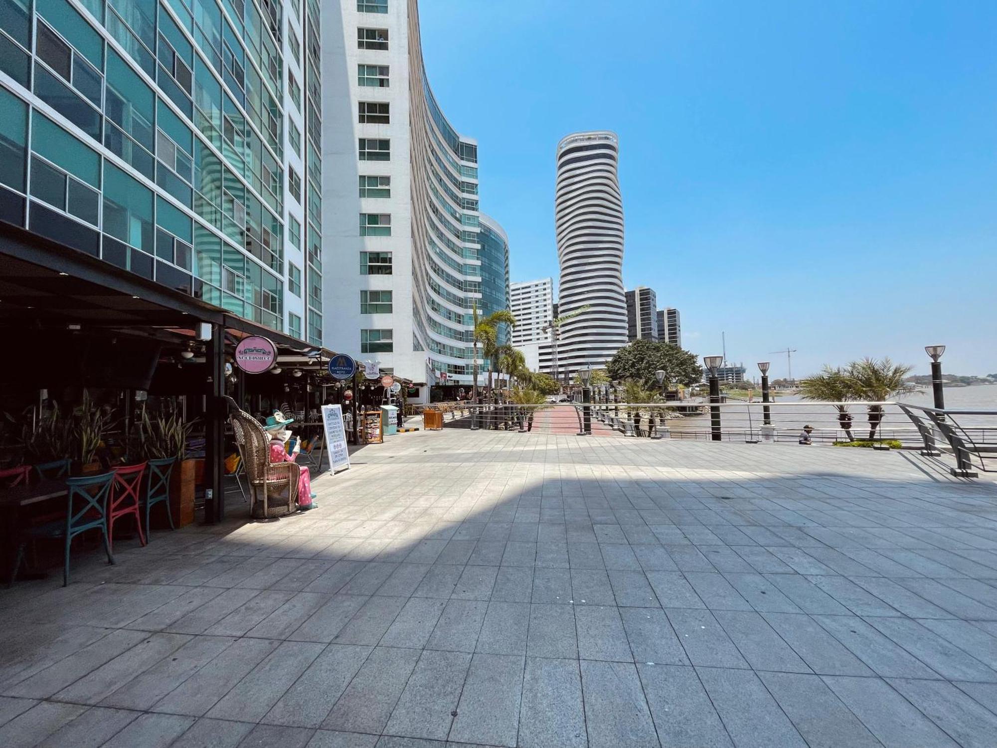 Suite Frente Al Rio En Puerto Santa Ana Riverfront Guayaquil Exterior photo