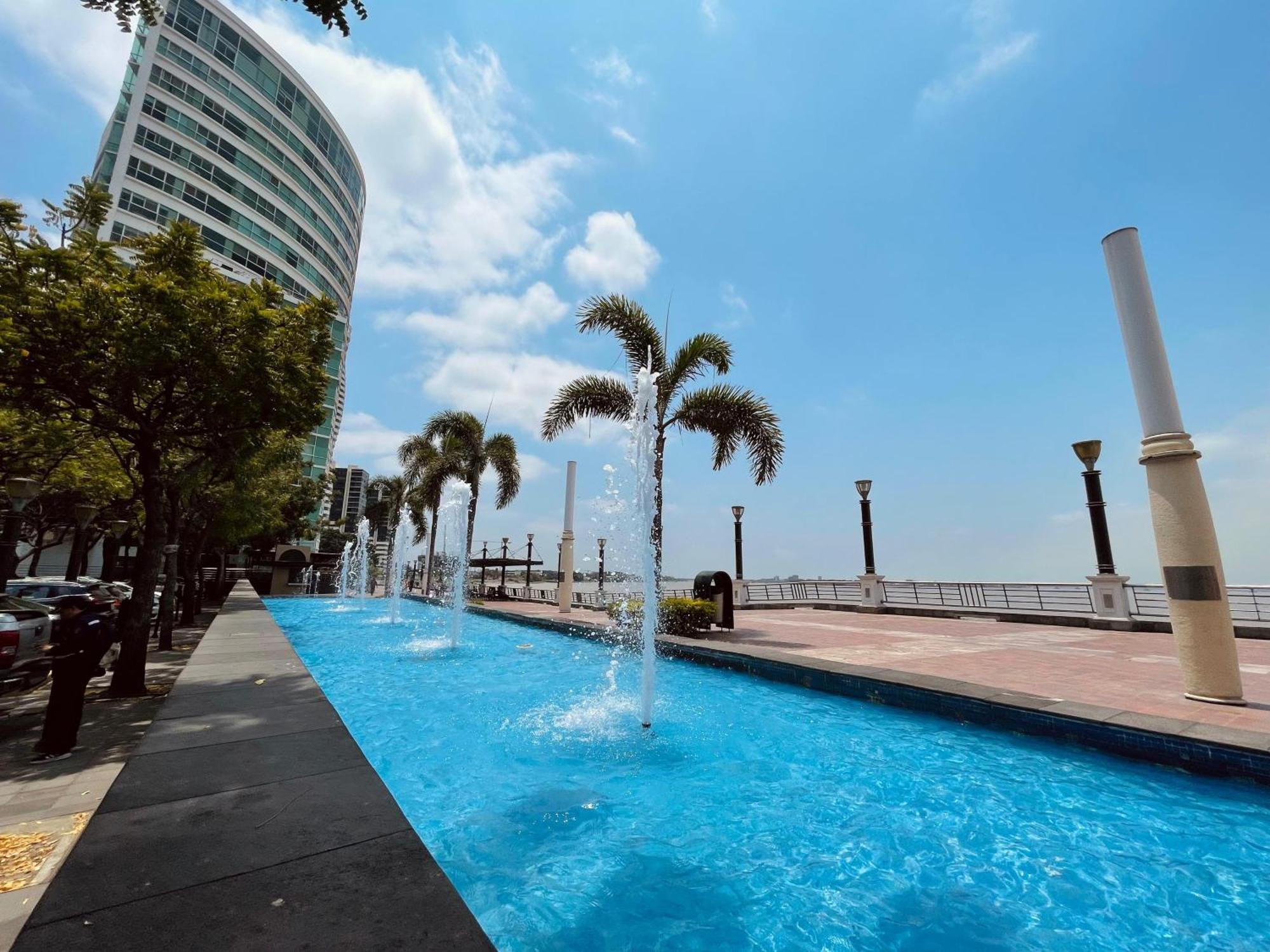 Suite Frente Al Rio En Puerto Santa Ana Riverfront Guayaquil Exterior photo
