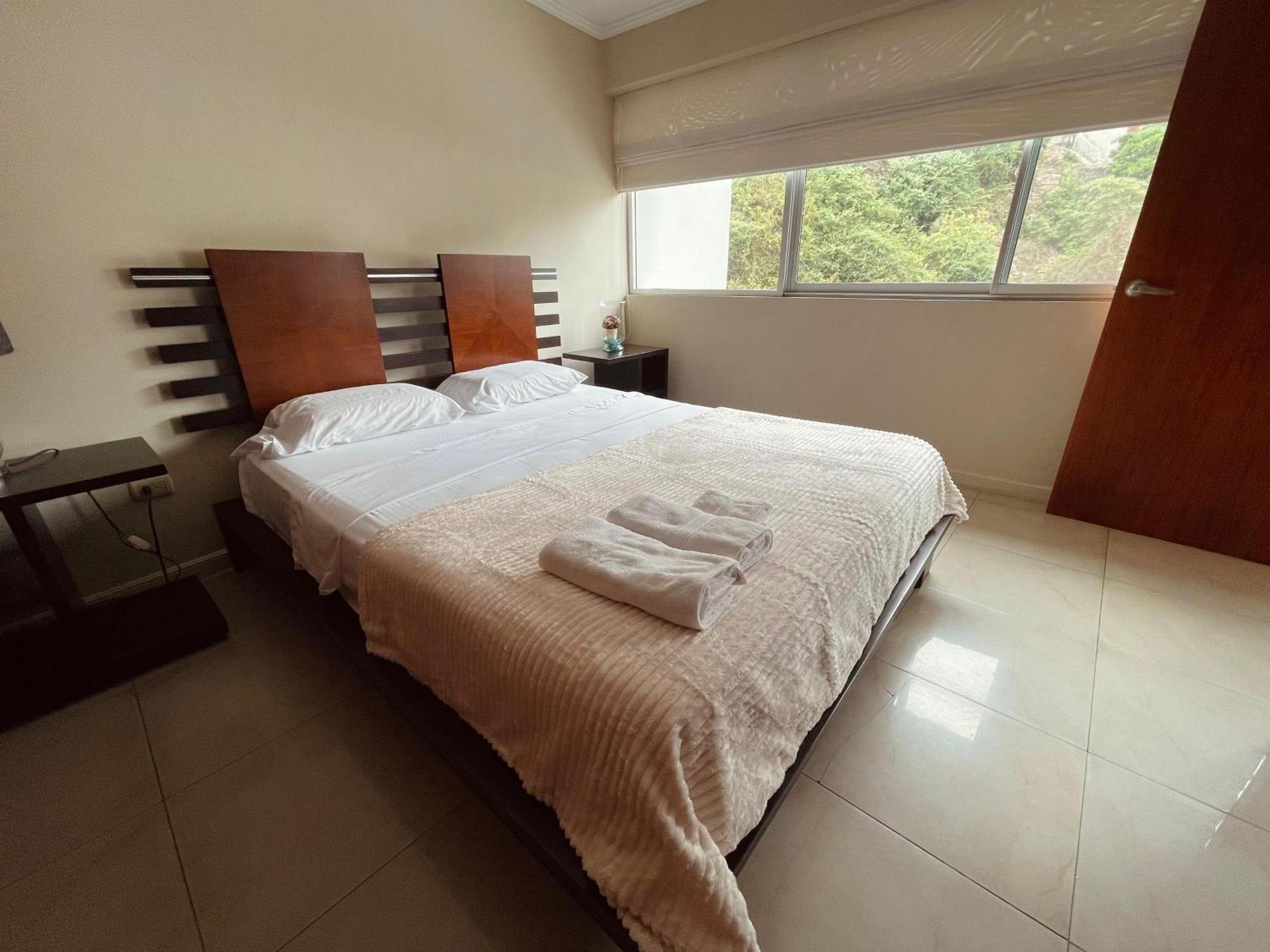 Suite Frente Al Rio En Puerto Santa Ana Riverfront Guayaquil Exterior photo