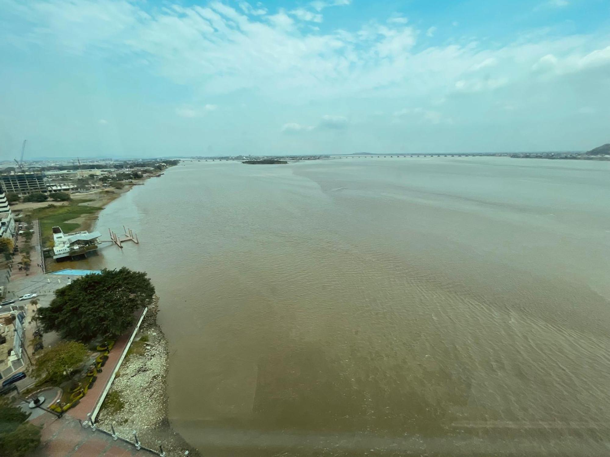Suite Frente Al Rio En Puerto Santa Ana Riverfront Guayaquil Exterior photo