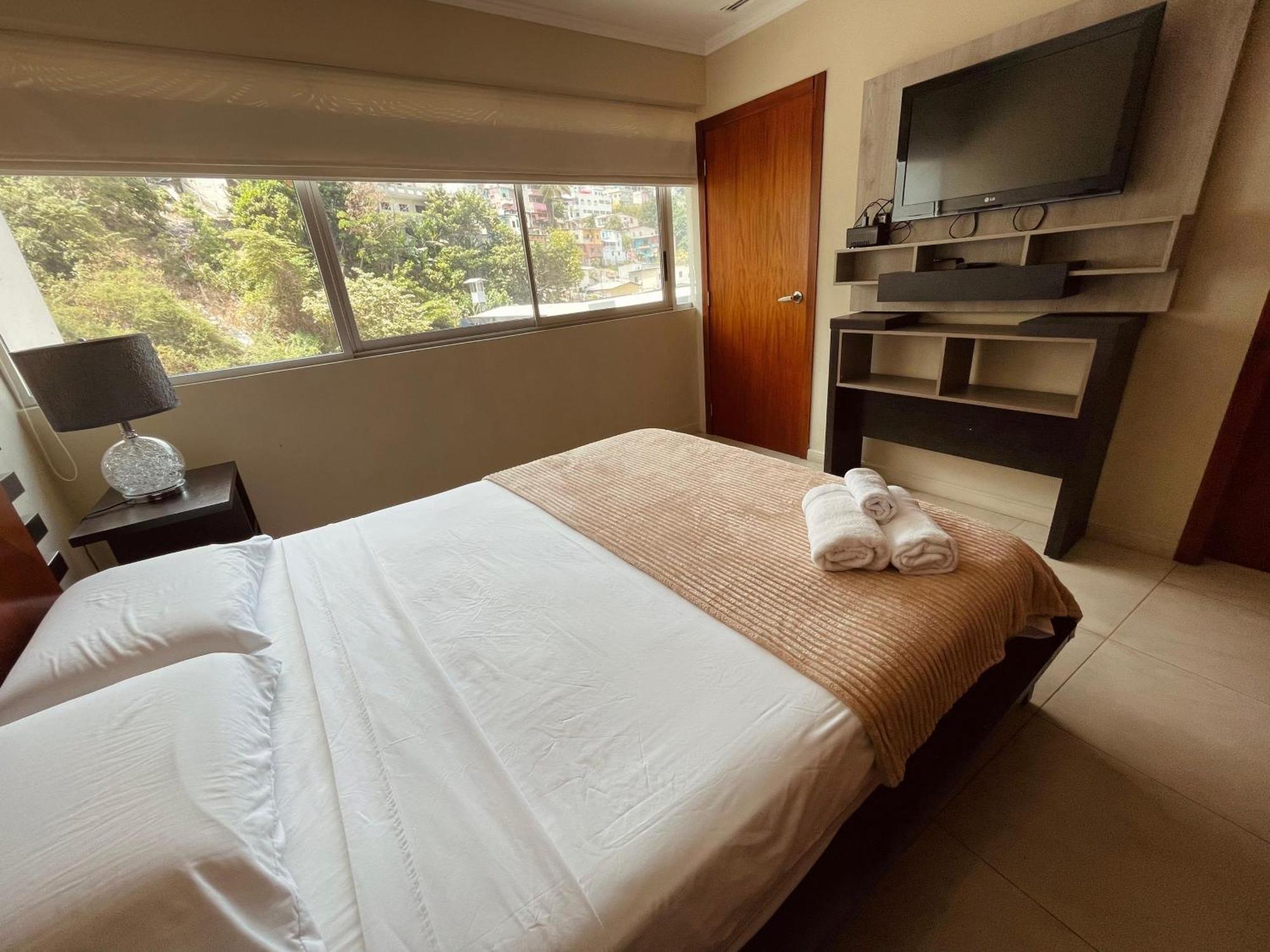 Suite Frente Al Rio En Puerto Santa Ana Riverfront Guayaquil Exterior photo
