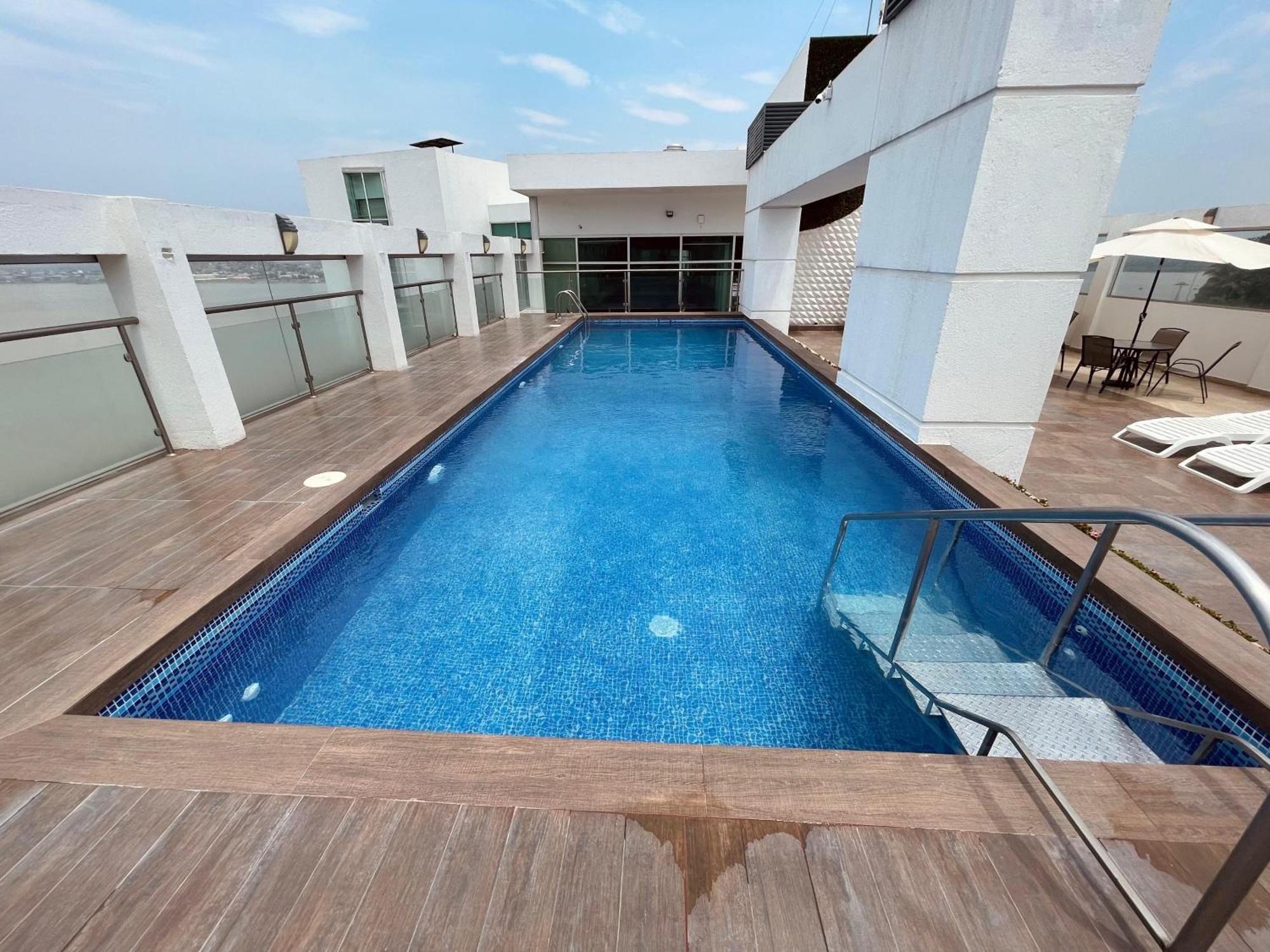 Suite Frente Al Rio En Puerto Santa Ana Riverfront Guayaquil Exterior photo