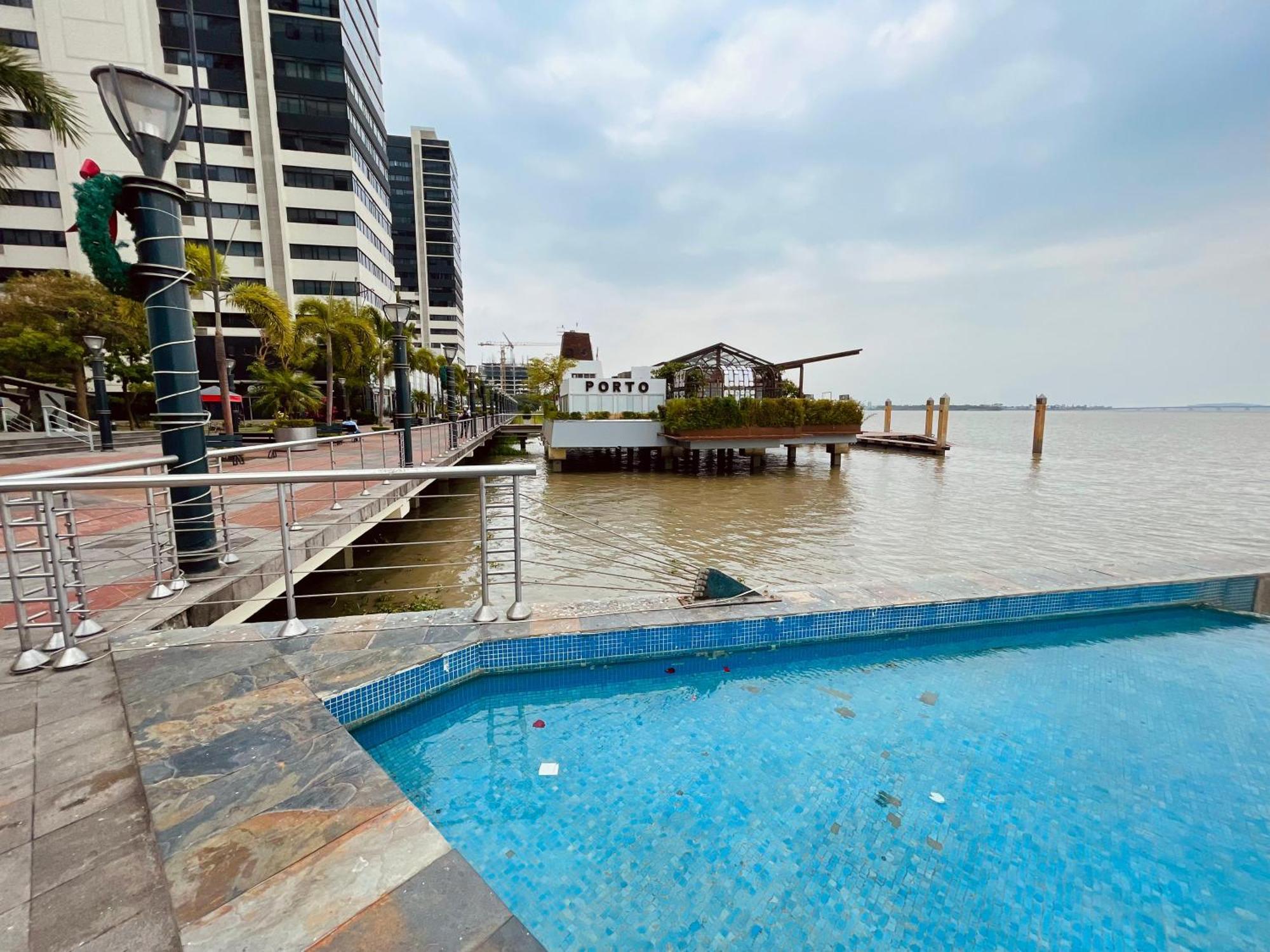 Suite Frente Al Rio En Puerto Santa Ana Riverfront Guayaquil Exterior photo