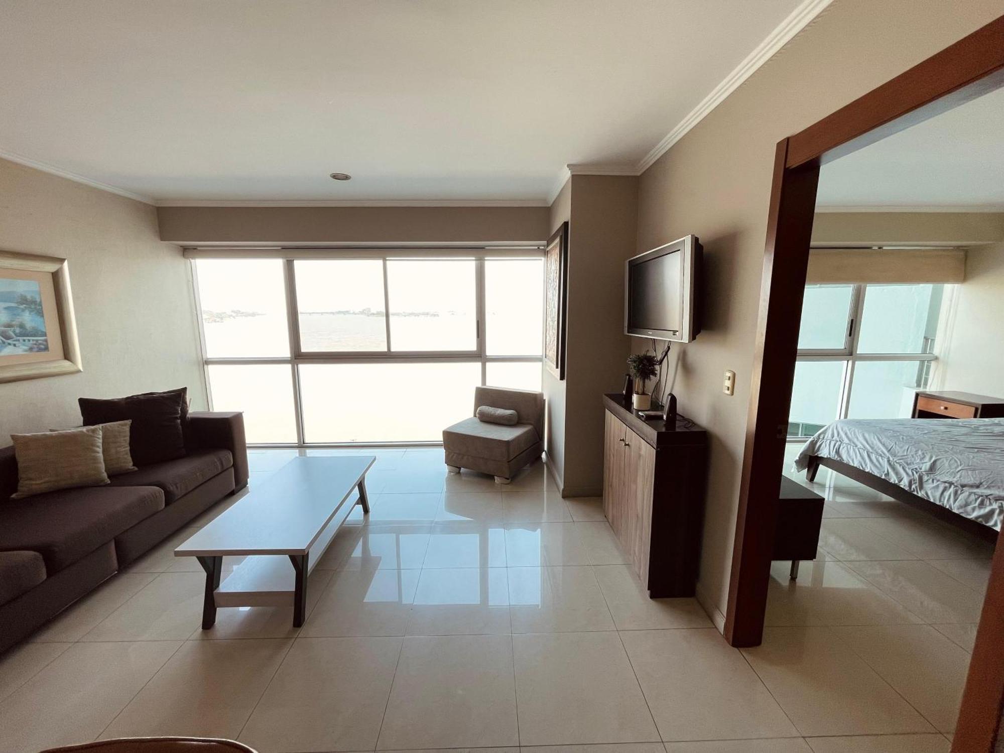 Suite Frente Al Rio En Puerto Santa Ana Riverfront Guayaquil Exterior photo