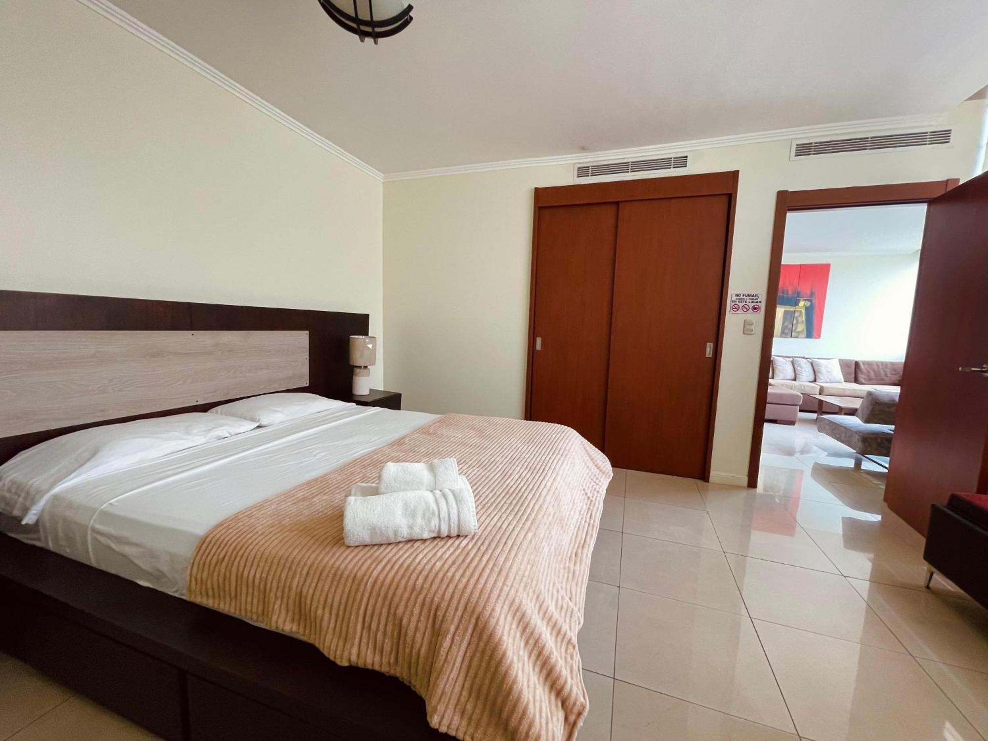 Suite Frente Al Rio En Puerto Santa Ana Riverfront Guayaquil Exterior photo