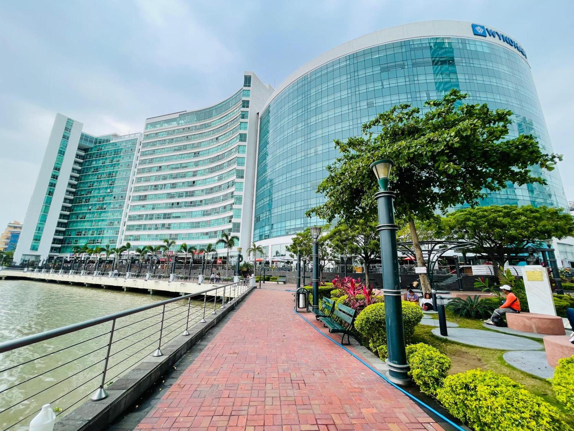 Suite Frente Al Rio En Puerto Santa Ana Riverfront Guayaquil Exterior photo