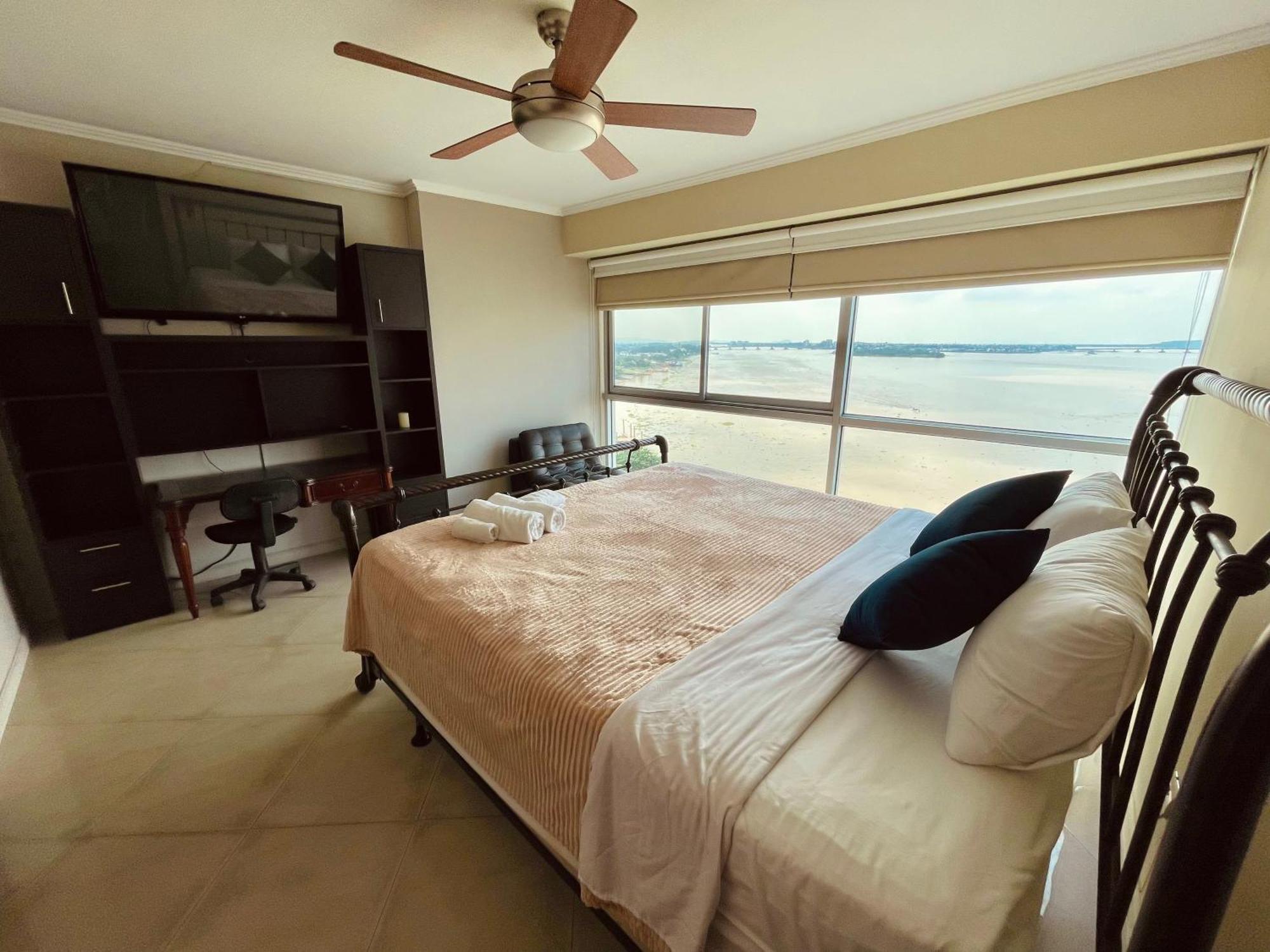 Suite Frente Al Rio En Puerto Santa Ana Riverfront Guayaquil Exterior photo
